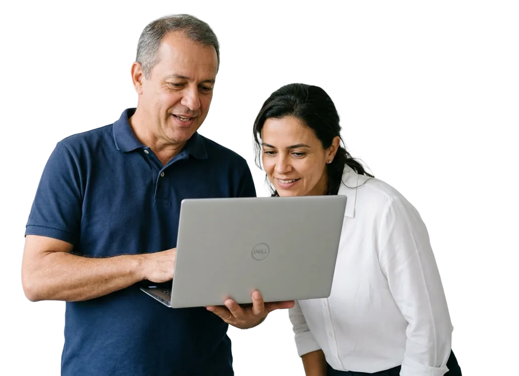 Imagem de apoio: consultoria e equipe analisam o cenário da empresa.